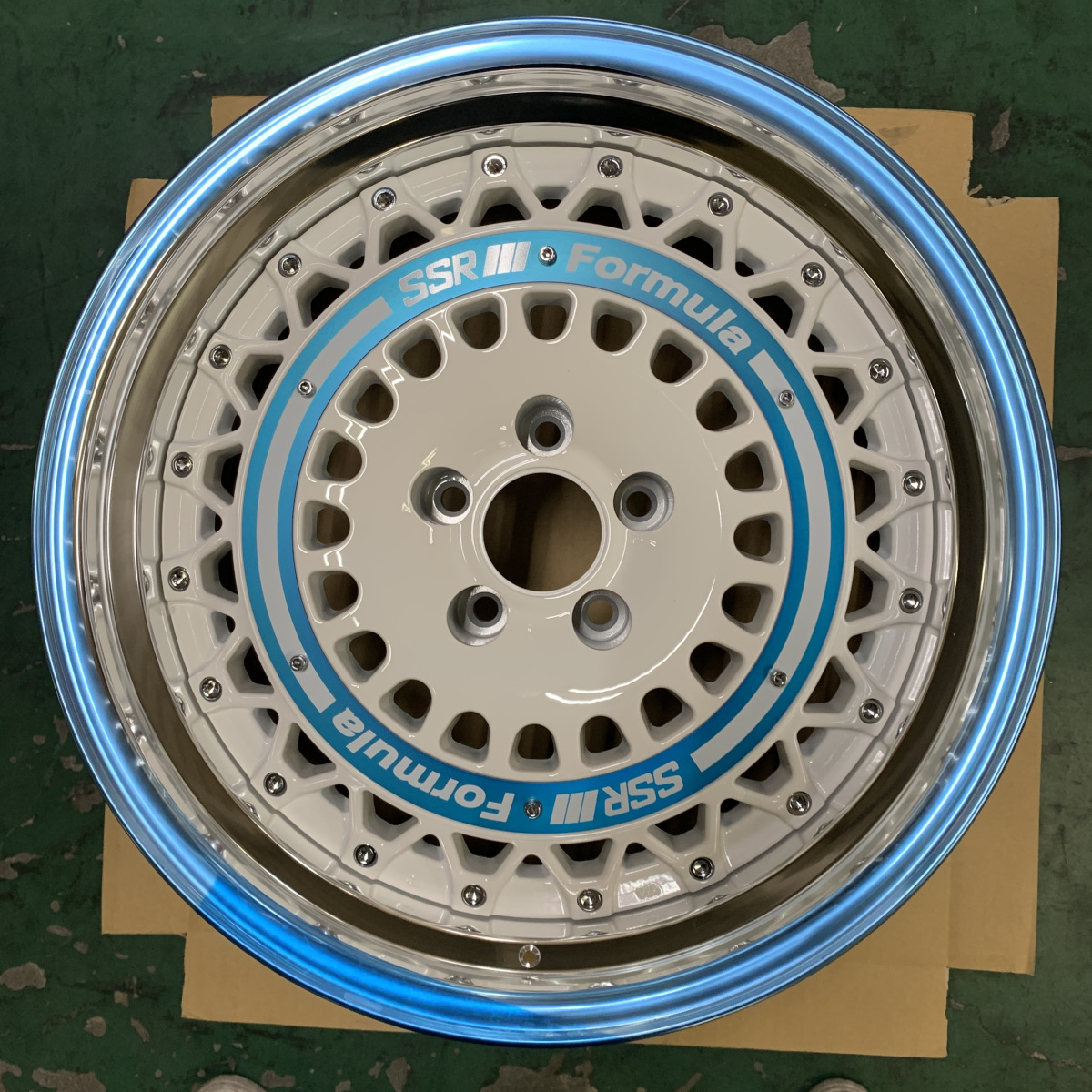 SSR Formula Aero Mesh 18X9 +06 Offset HP-Disk 5x114.3 White Wheel