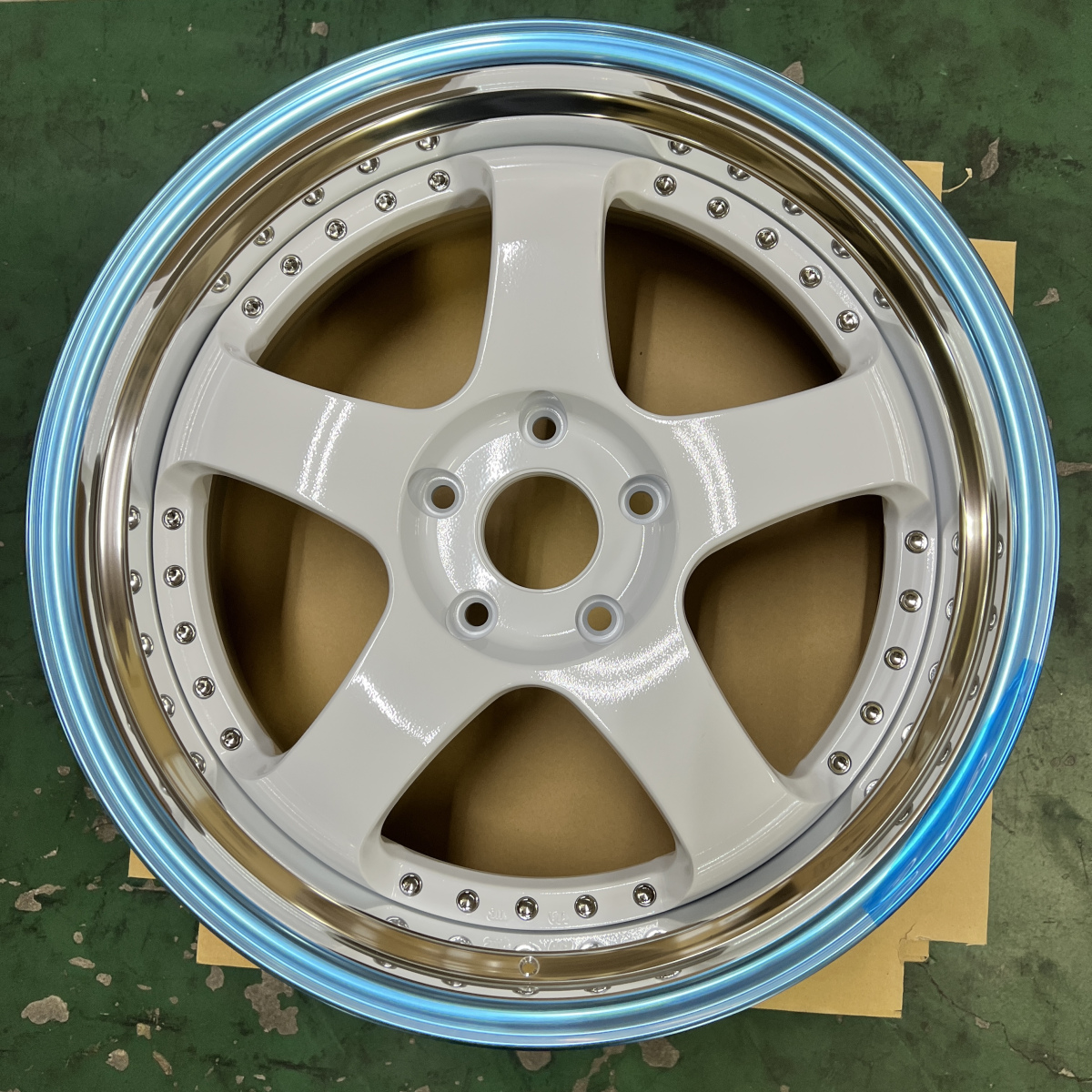 SSR Professor SP1 18x9 +37 NR 5/100 White Wheel
